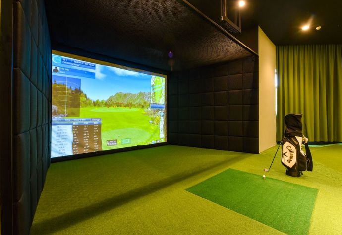 Indoor virtual golf simulator at The M Macrolink